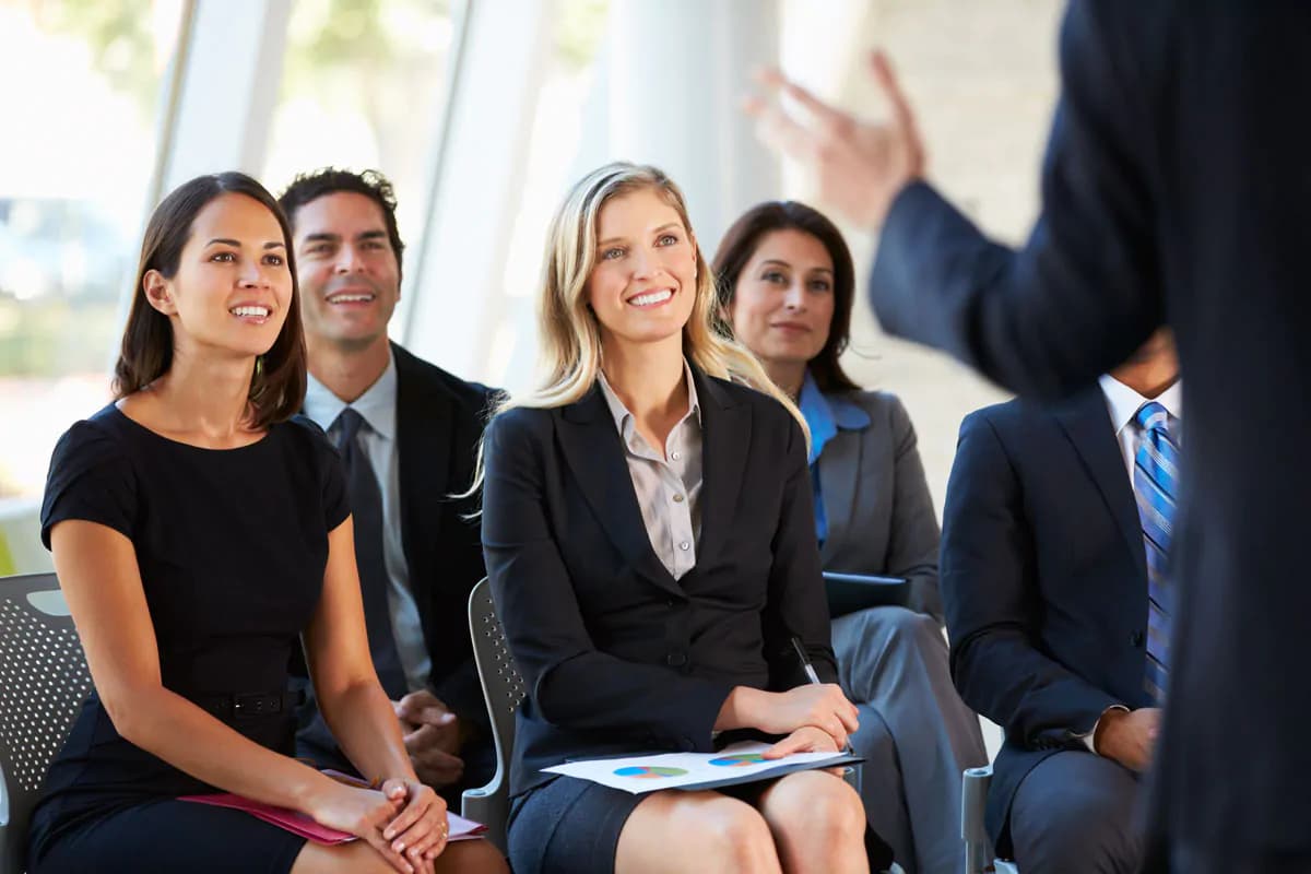 عکس استوک جلسه کاری تیمی