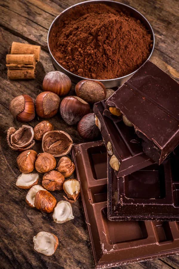 عکس استوک شکلات تخته ای فندقی