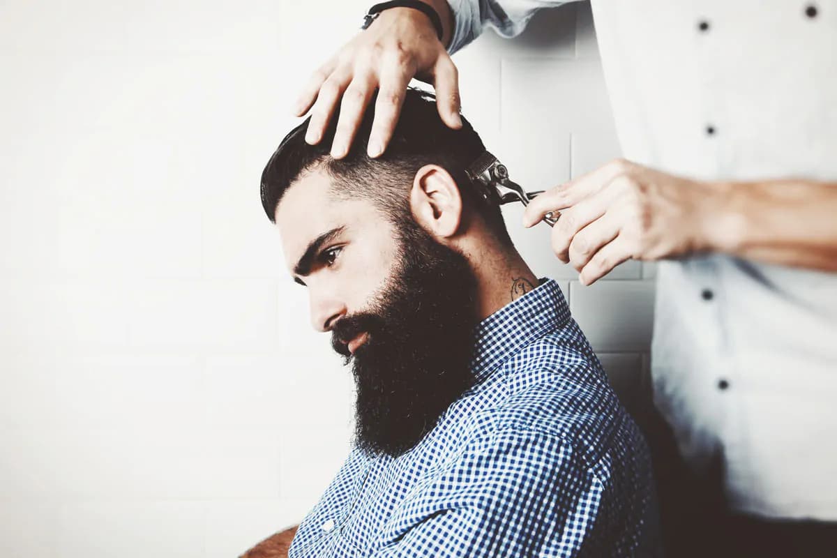 عکس استوک پیرایش مردانه