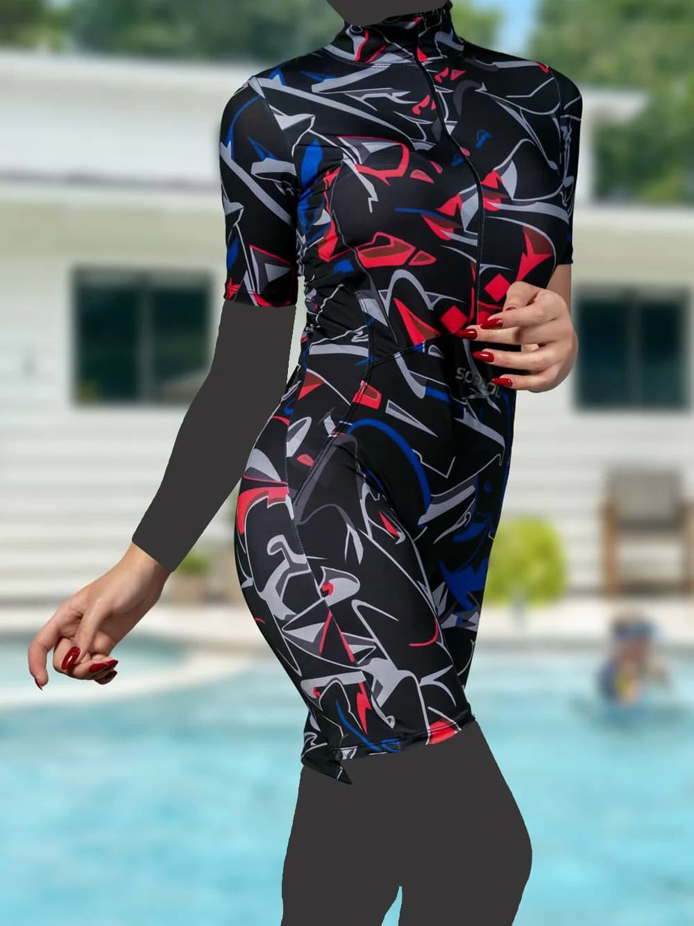 مایو زنانه نیمه پوشیده پادار و آستین دار اسپیدو ( Speedo ) کاپ دار برای استخر — تصویر ۳