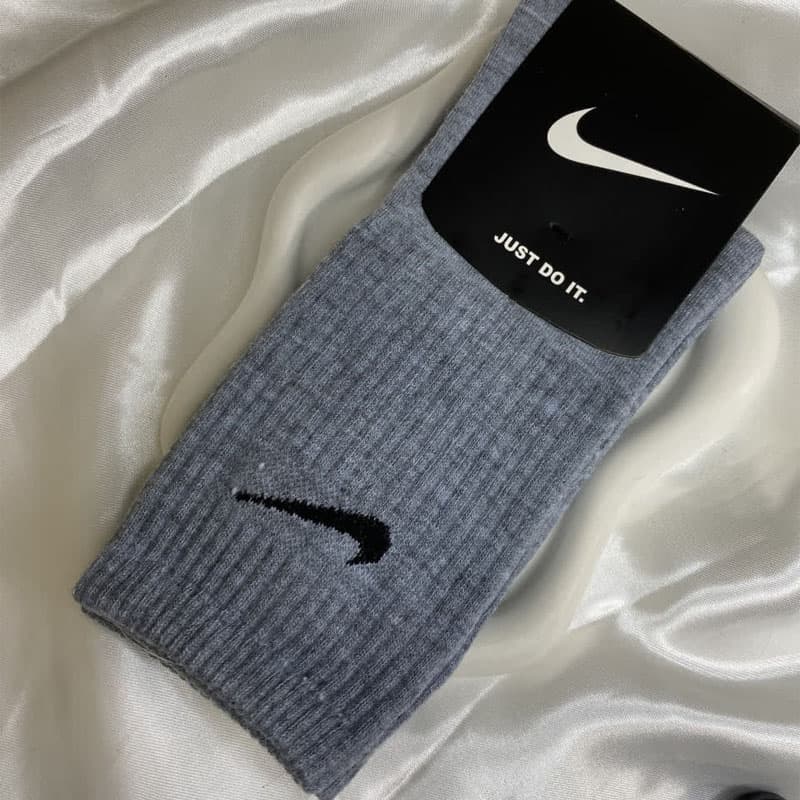 جوراب ورزشی مردانه NIKE — تصویر ۲