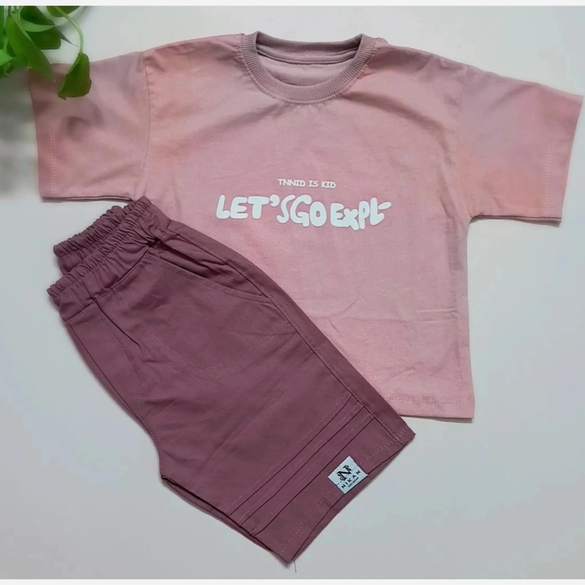 ست تیشرت و شلوارک اسپرت پسرانه و دخترانه مدل let’s go جنس پنبه یک رو — تصویر ۷