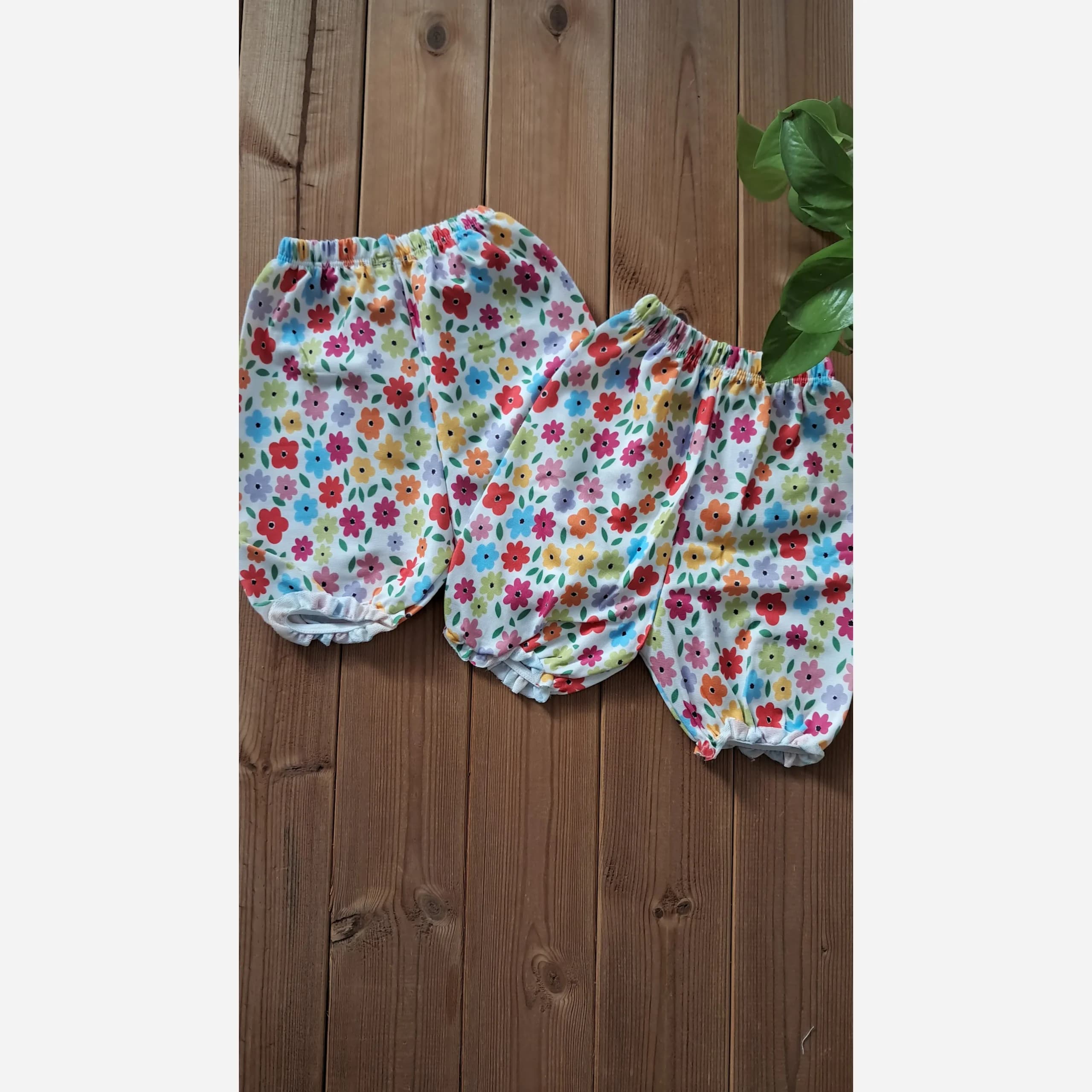 ست سارافون و شلوارک دخترانه جنس اسپان طرح اقتصادی — تصویر ۵