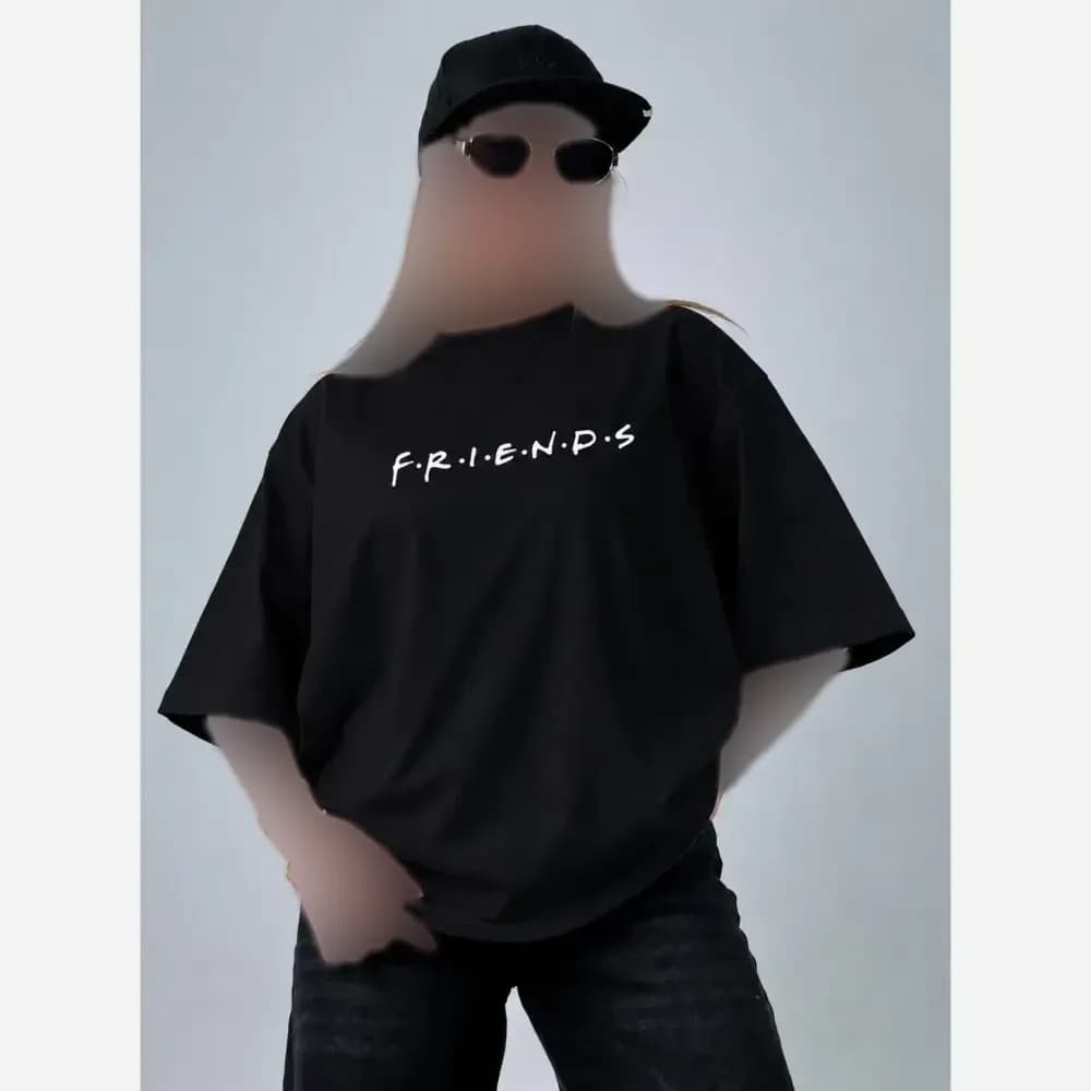تیشرت لش باکسی طرح friends جنس سوپر پنبه قواره دار — تصویر ۴