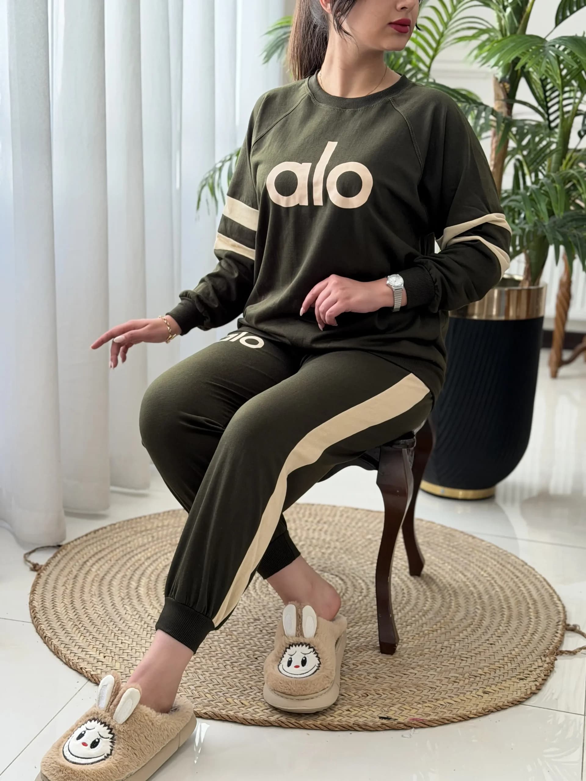 ست زنانه بلوز و شلوار استین دار راحتی رنگبندی مشکی و زرشکی و سبز یشمی 402874 A — تصویر ۲