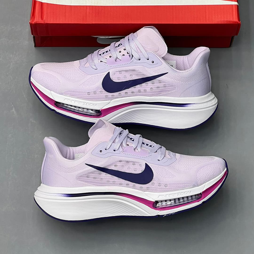 کفش کتونی نایک پگاسوس پلاس یاسی سرمه‌ای سفید سرخابی Nike Pegasus Plus 2