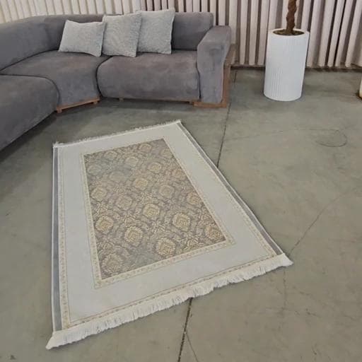 فرشینه | فرش چاپی برند حسن نیا کناره و راهرو هازان ترک درجه یک کرم طلایی (پس کرایه) — تصویر ۴