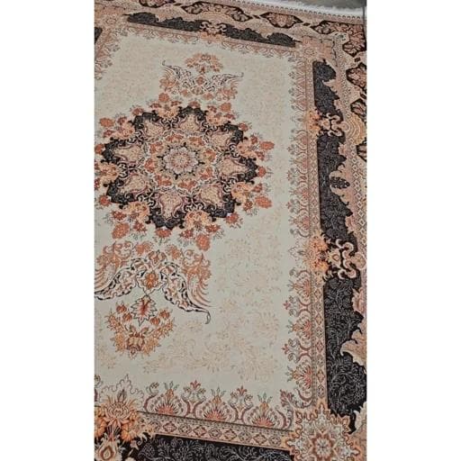 فرشینه | فرش چاپی برند حسن نیا چاپی هازان ترک زمینه کرم 4 متری کد h307 (پس کرایه) — تصویر ۴