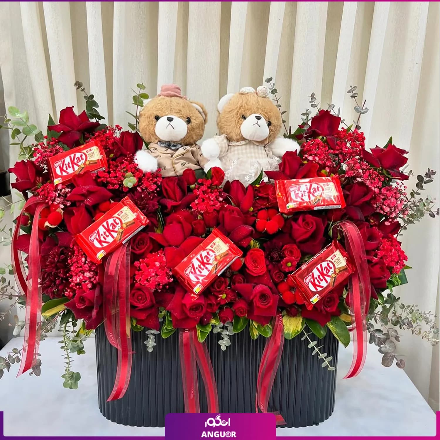 باکس گل ویژه ولنتاین با شکلات و عروسک