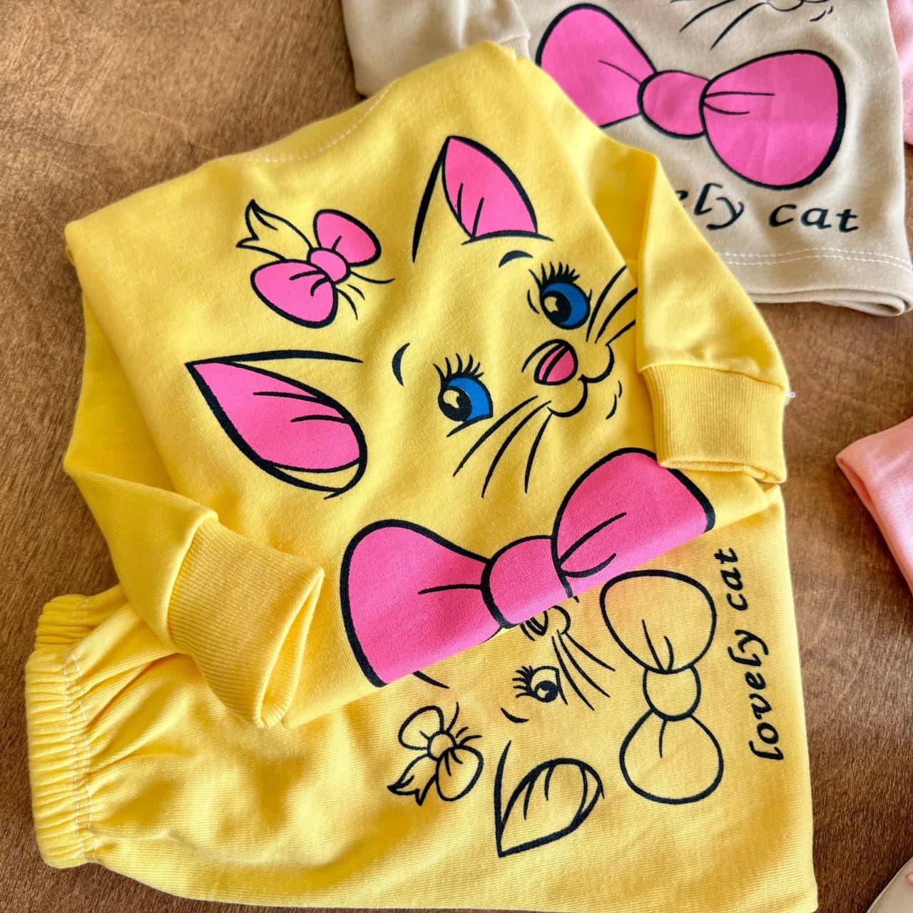 بلوز شلوار پیشی پاپیونی Lovely Cat سایز 4 تا 6 کد 6980 — تصویر ۲