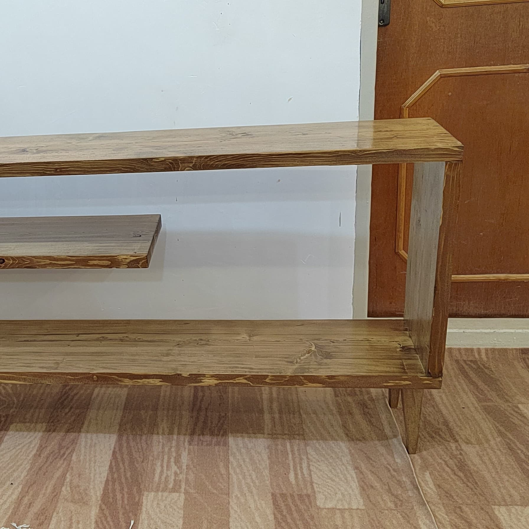 میز تلوزیون تمام چوبی رنگ قهوه ای متوسط مبلمان فرنا مدل 1134652 — تصویر ۲