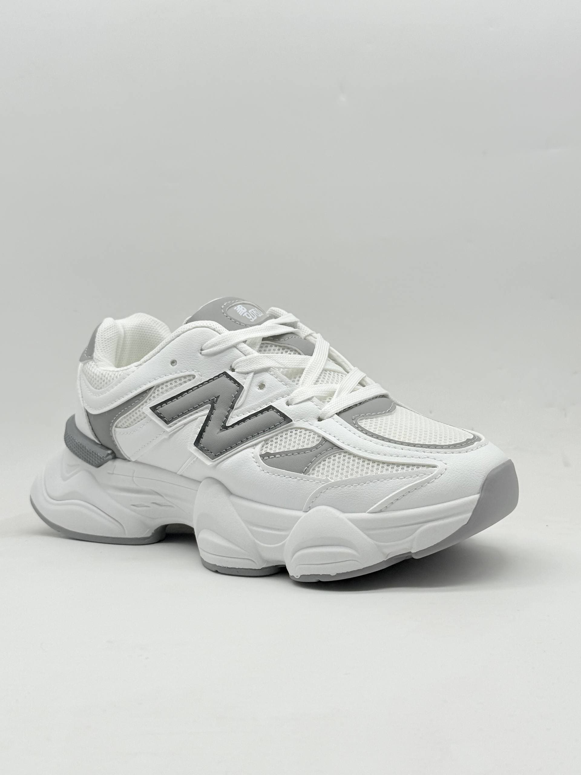 کفش نیوبالانس 9060 خاکستری سفید New Balance 9060 gray white Shoes — تصویر ۲
