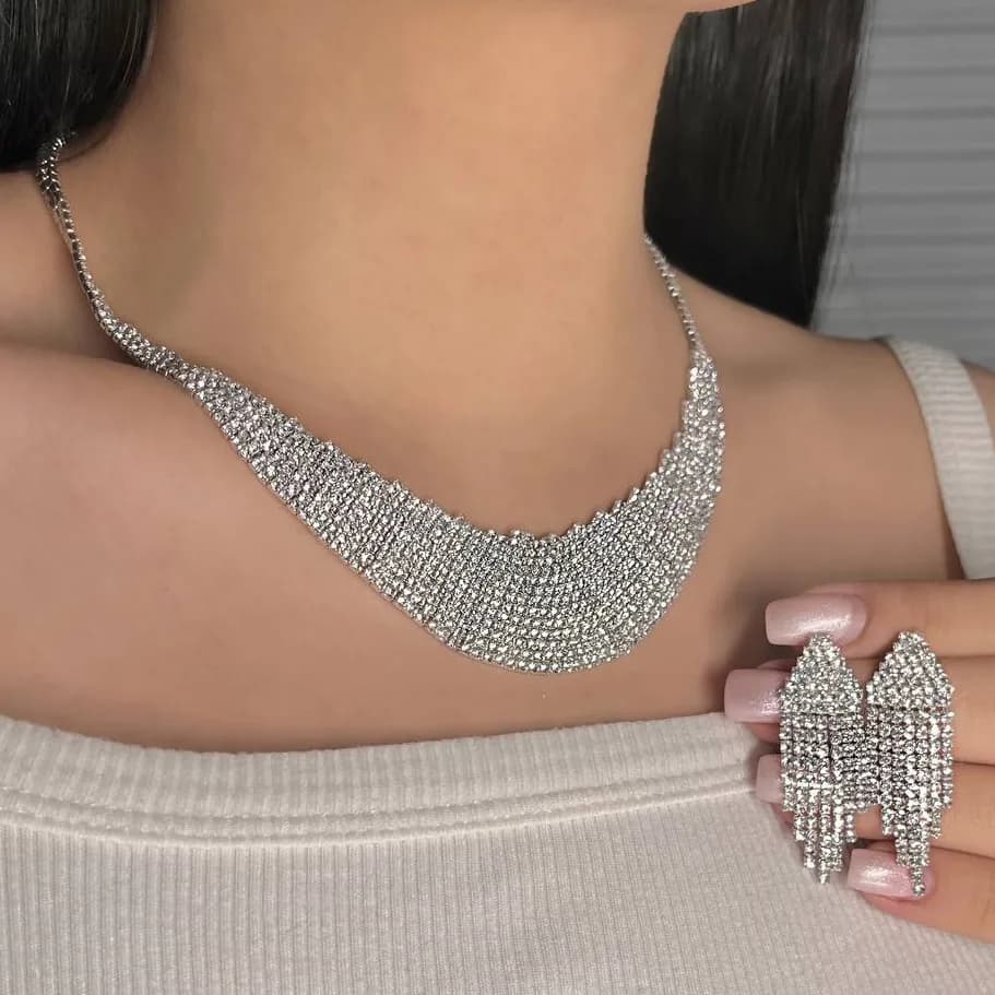 نیم ست گردنبند و گوشواره زنانه جواهری فول نگین کاری شده مجلسی رنگ نقره ای ضد حساسیت رنگ ثابت کد ztk