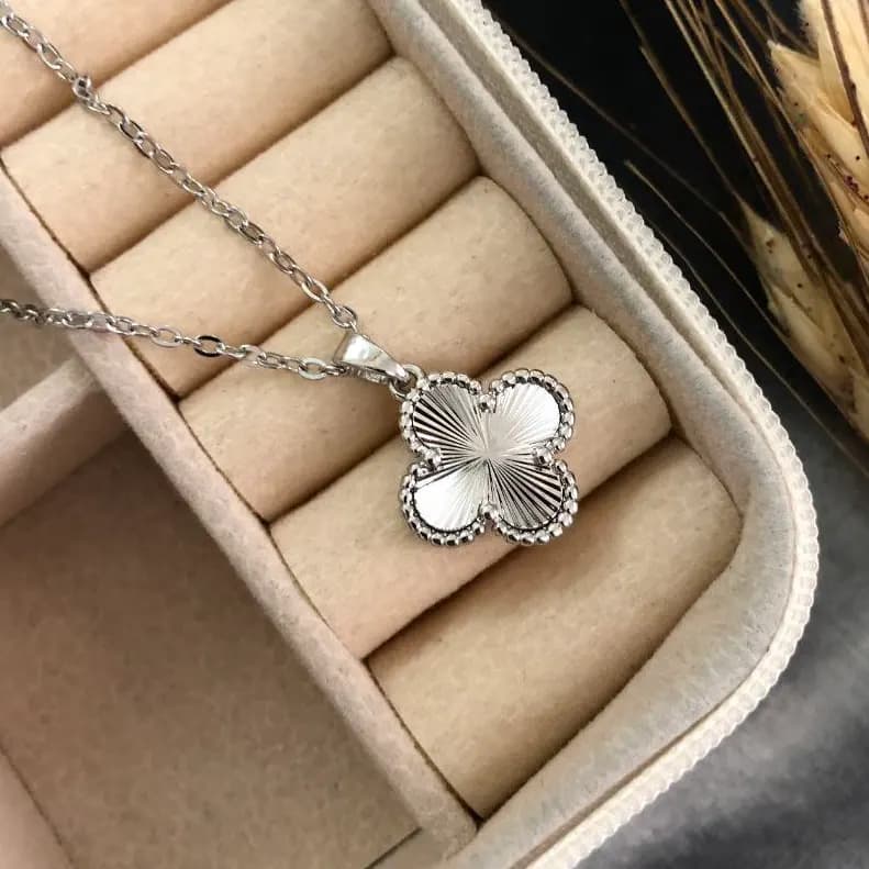 گردنبند زنانه مدل ونکلیف Vancleef رنگ نقره ای آبکاری درجه یک نقره ضد حساسیت رنگ ثابت کد zsm