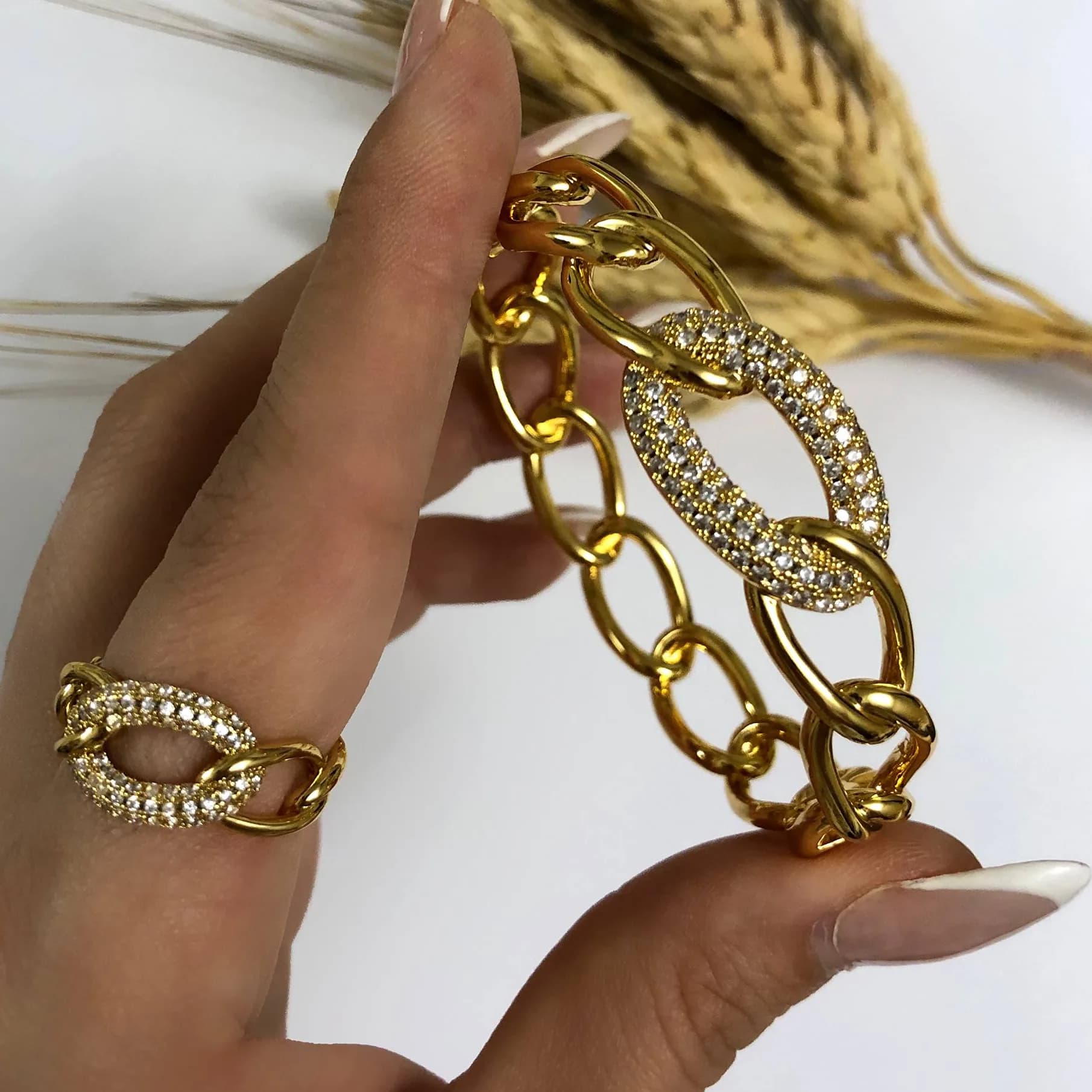 نیم ست دستبند و انگشتر زنانه کارتیر Cartier نگین کاری شده رنگ طلایی و نقره ای ضد حساسیت رنگ ثابت کد zsm
