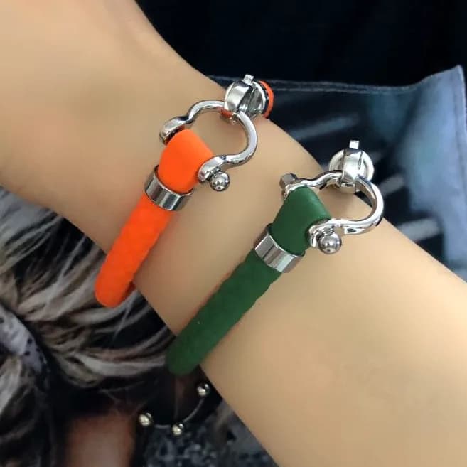 دستبند یونیسکس (مردانه و زنانه) مدل امگا در رنگ بندی متنوع سیلیکونی ضد حساسیت رنگ ثابت کد zsm — تصویر ۳