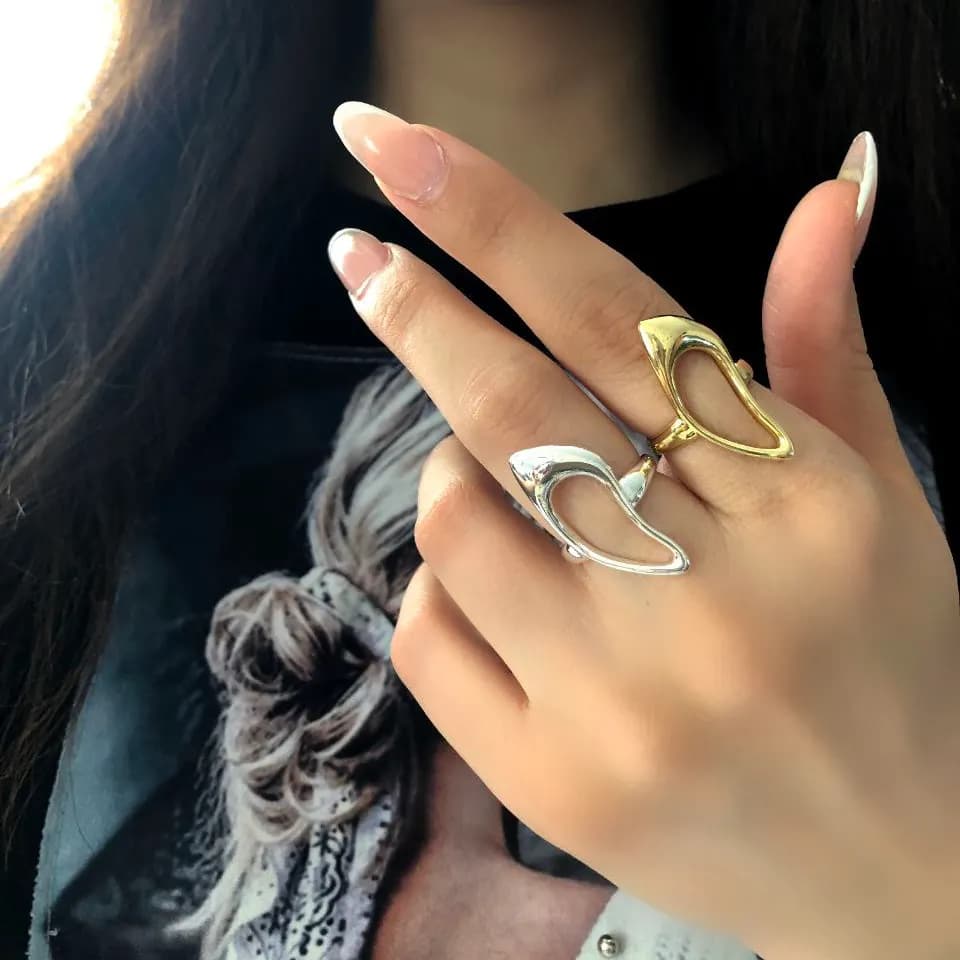 انگشتر زنانه مینیمال یونیک رنگ طلایی و نقره ای آبکاری نقره رنگ ثابت فری سایز Freesize کد zsm — تصویر ۲
