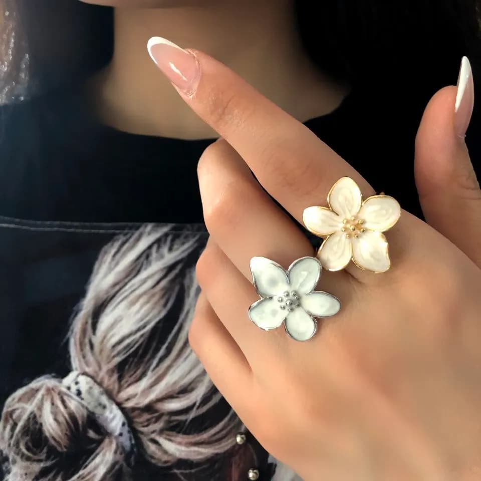 انگشتر زنانه مدل گل بنفشه رنگ طلایی و نقره ای آبکاری نقره رنگ ثابت فری سایز Freesize کدzsm — تصویر ۲