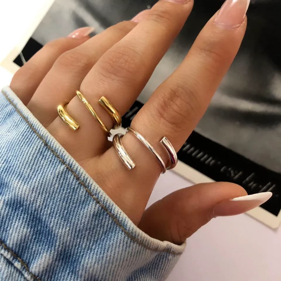 انگشتر زنانه طرح سه لاین در دو رنگ طلایی و نقره ای آبکاری نقره رنگ ثابت فری سایز Freesize کدzsm