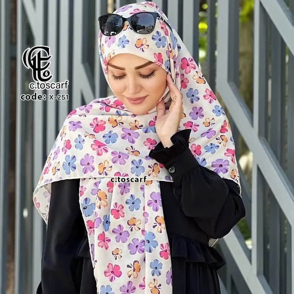 روسری نخ کاستوم طرح گل کاغذی قواره بزرگ 140×140 دور چرخ دوز کرم شیری — تصویر ۲