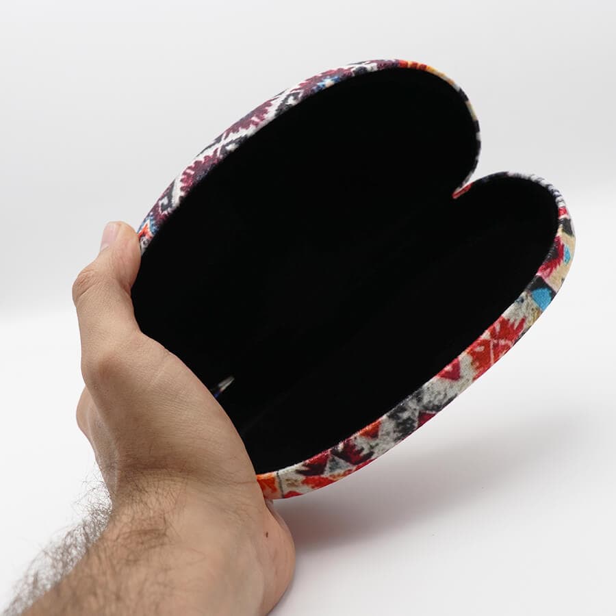 قاب عینک طرح هارد کیس، از جنس مخملی، بیضی شکل، چند رنگ و درب لولا فنری مدل 992876 — تصویر ۲