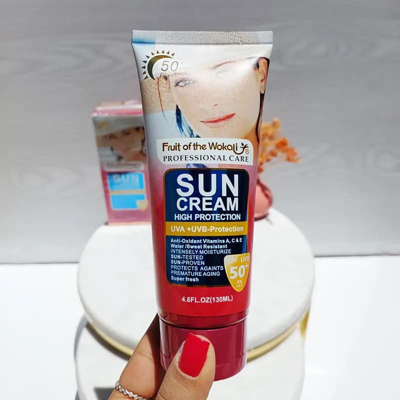 کرم ضد آفتاب بدون رنگ مدل spf 50 حجم 130 میلی لیتر وکالی کد 1949 — تصویر ۳