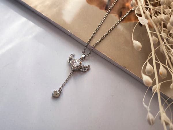 گردنبند بال فرشته و قلب نگینی کد 10456