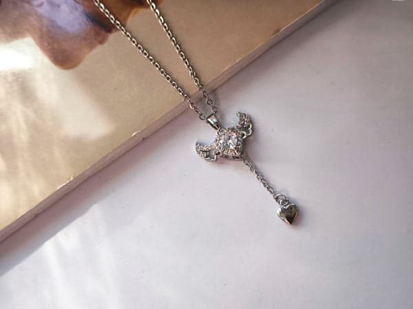گردنبند بال فرشته و قلب نگینی کد 10456 — تصویر ۳