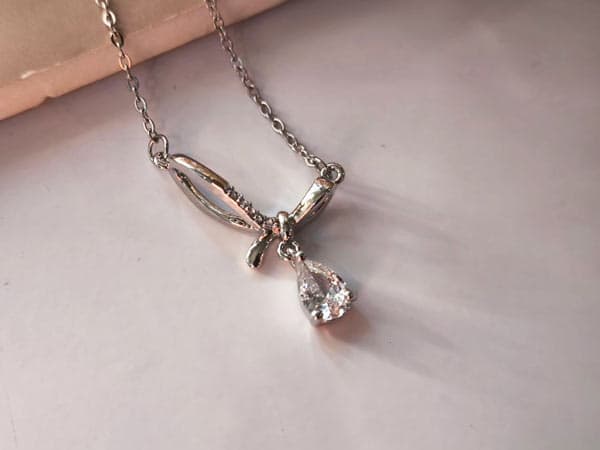 گردنبند آویز نگین اشکی نقره ای کد 10452 — تصویر ۲