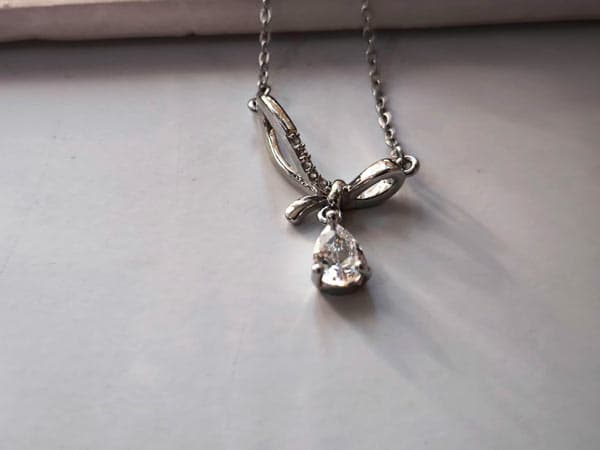 گردنبند آویز نگین اشکی نقره ای کد 10452 — تصویر ۳
