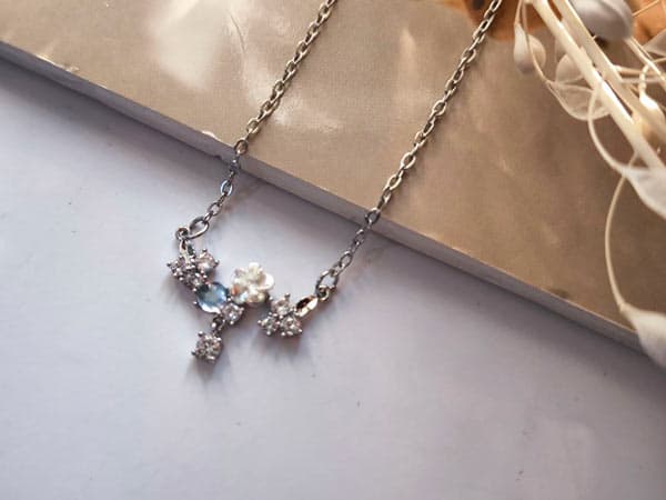 گردنبند گل نگینی نقره ای دخترانه کد 10450 — تصویر ۴