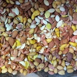 آجیل شیرین پر از پسته نیم کیلویی — تصویر ۲