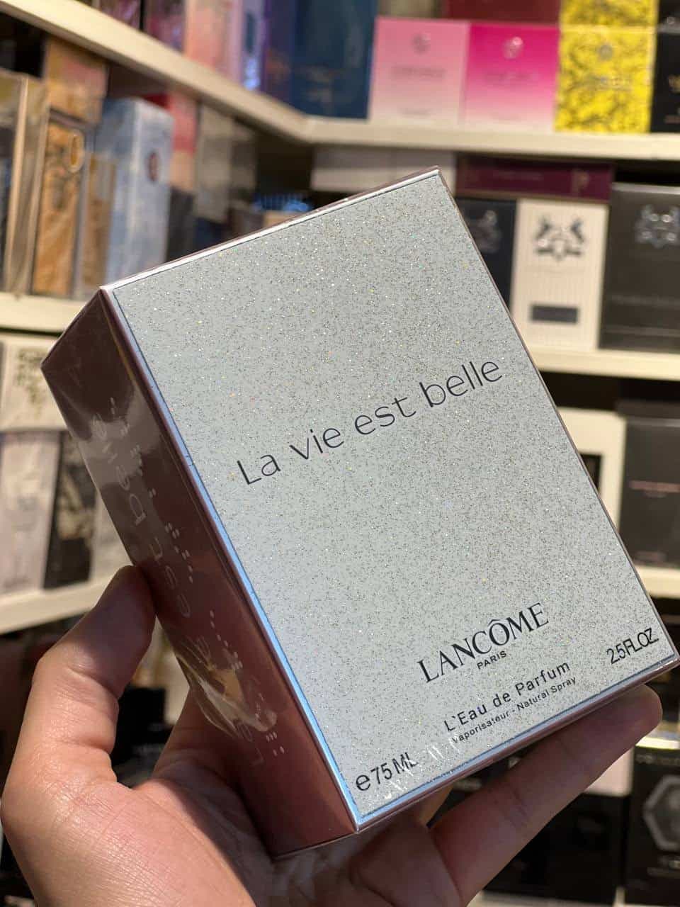ادو پرفیوم زنانه اماراتی LANCOME La Vie Est Belle حجم 75 میلی لیتر — تصویر ۴