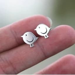 گوشواره نقره طرح جوجه کبوت و مینیمال — تصویر ۲