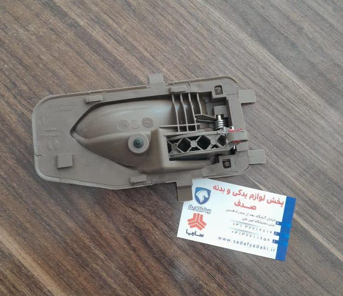 دستگیره تاشو سقف جلو خاکستری روشن دنا دنا پلاس ایساکو — تصویر ۲