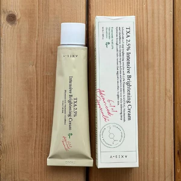 کرم ترانگزامیک اسید 2.5% اکسیس وای — تصویر ۲