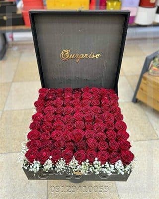 گلفروشی نزدیک مترو صادقیه گلشهر