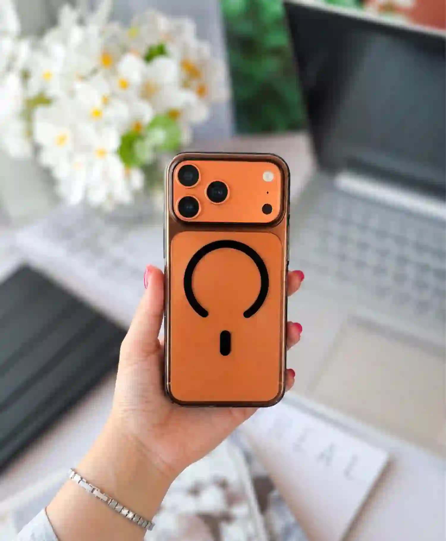 قاب PC شفاف مگ سیف دار Q Series گوشی Iphone 17 Pro Max — تصویر ۴