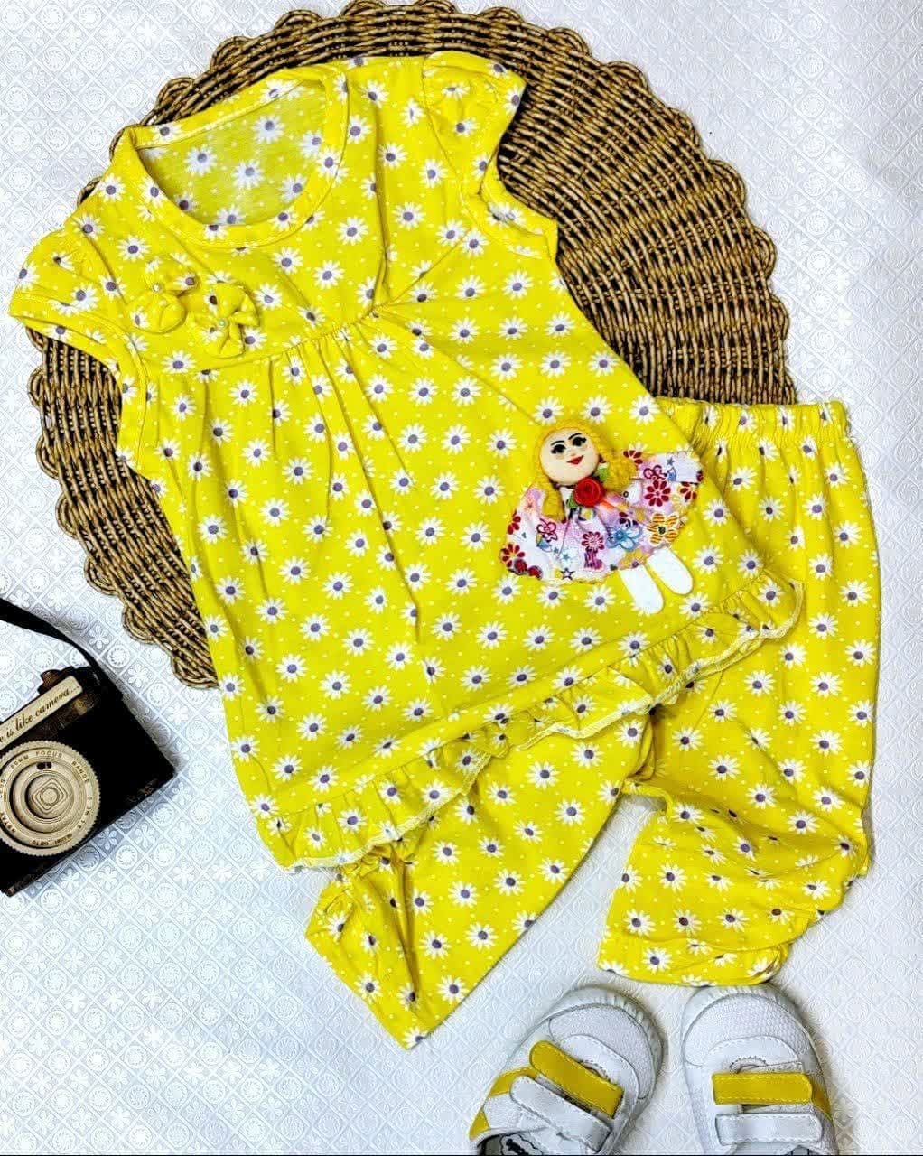 تاپ و شلوارک دخترانه گل و عروسک — تصویر ۳
