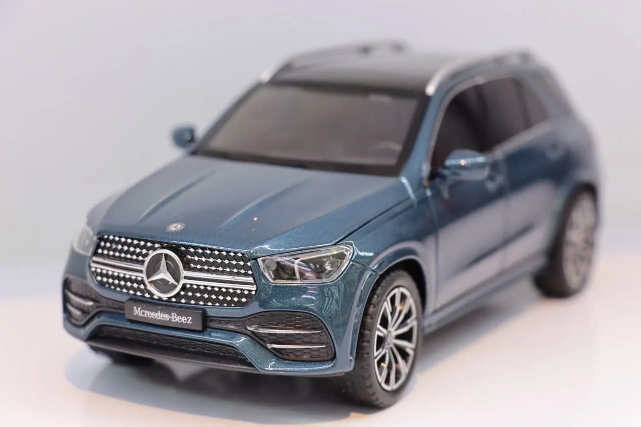 ماشین فلزی مرسدس بنز آبی مدل GLE350 — تصویر ۴