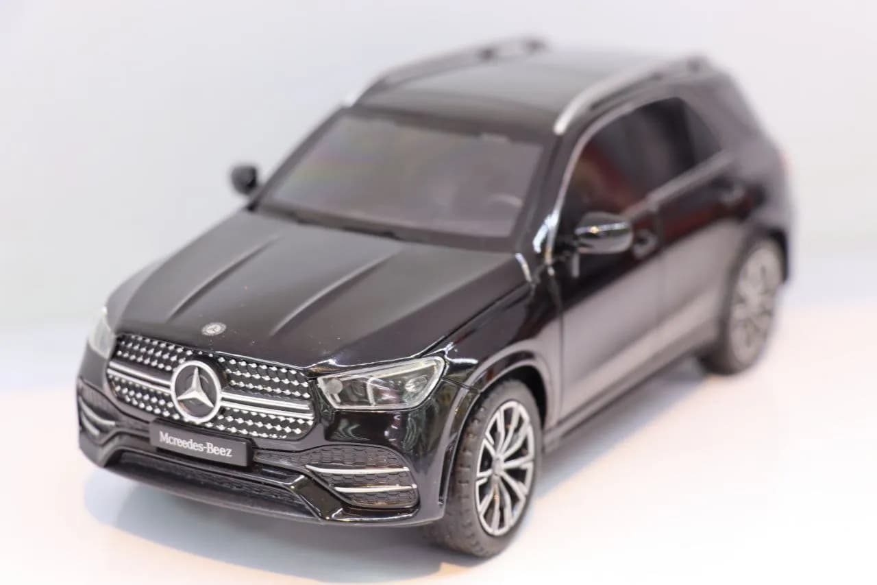 ماشین فلزی مرسدس بنز سیاه مدل GLE350 — تصویر ۴