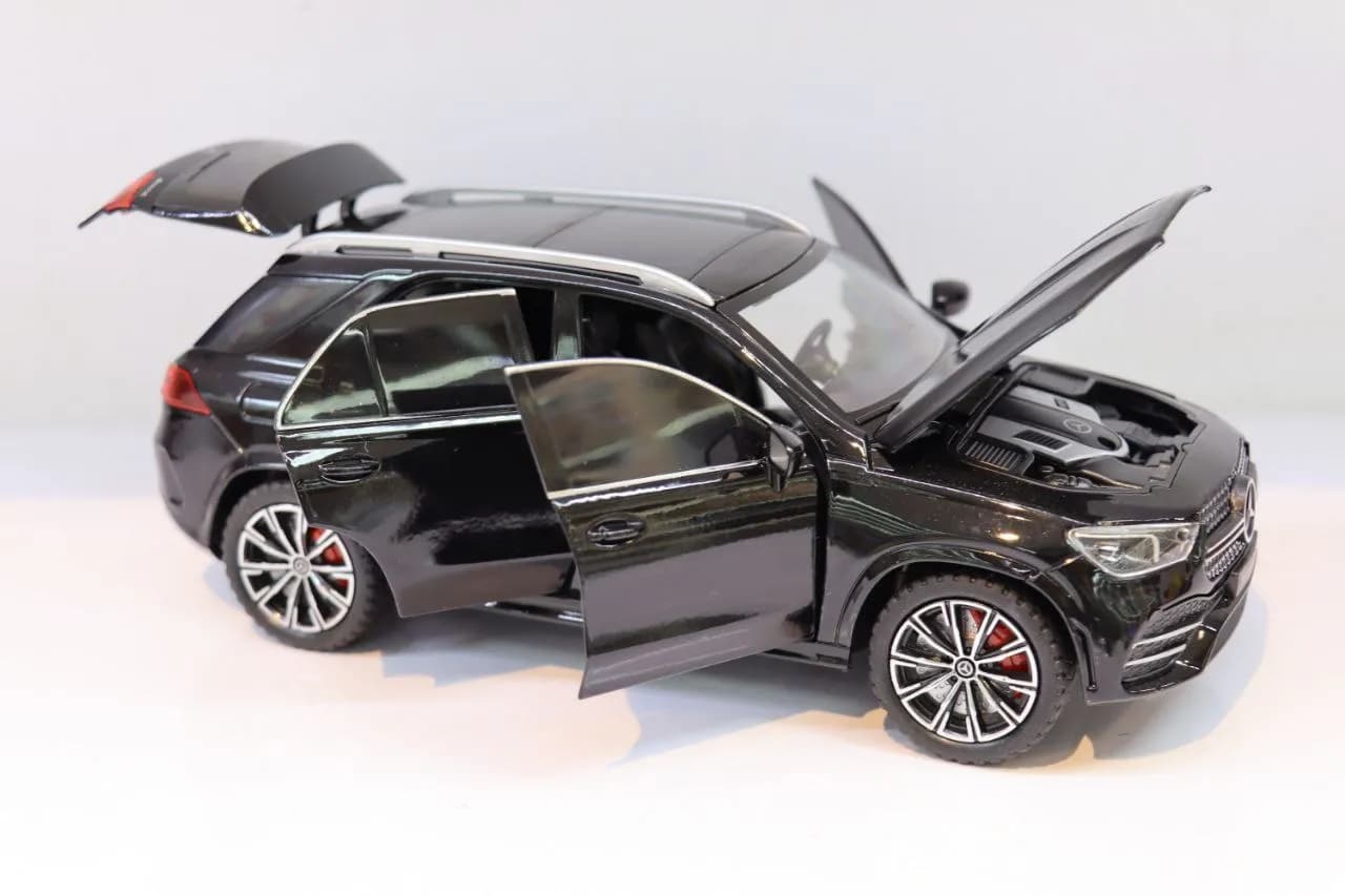 ماشین فلزی مرسدس بنز سیاه مدل GLE350 — تصویر ۵
