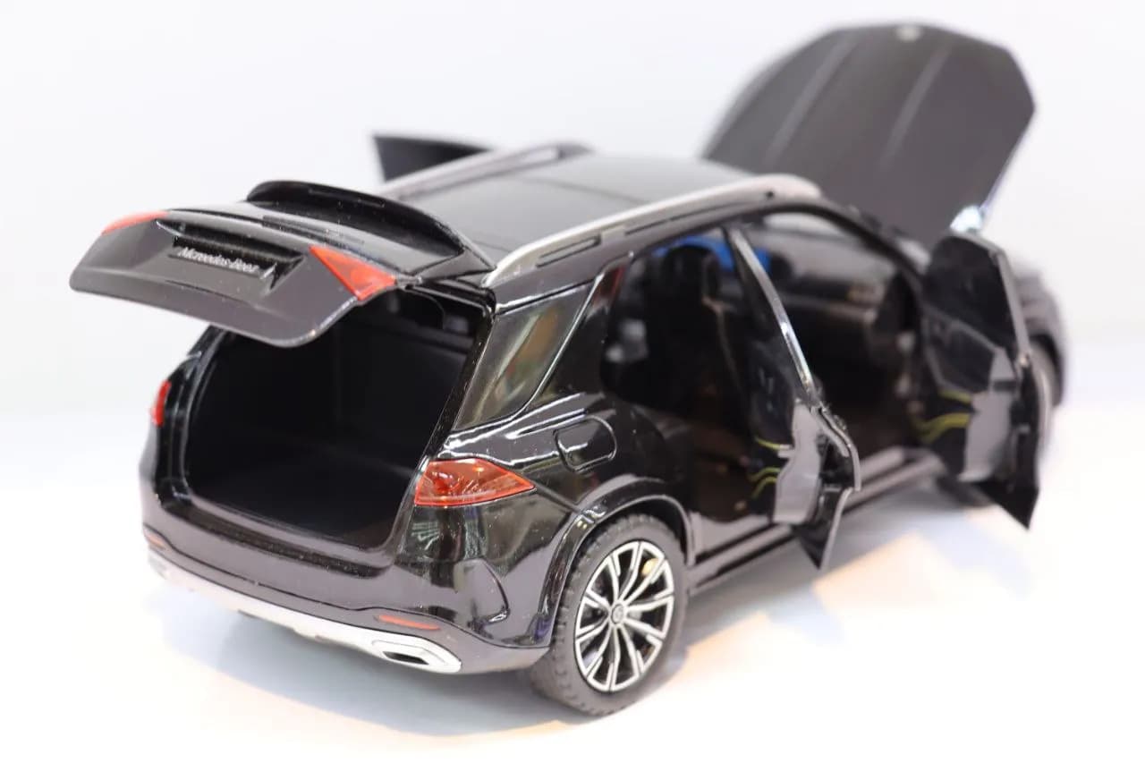 ماشین فلزی مرسدس بنز سیاه مدل GLE350 — تصویر ۲