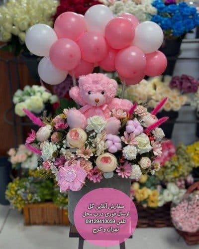 دسته گل و کیک تولد برای چیدمان میز تولد بچه