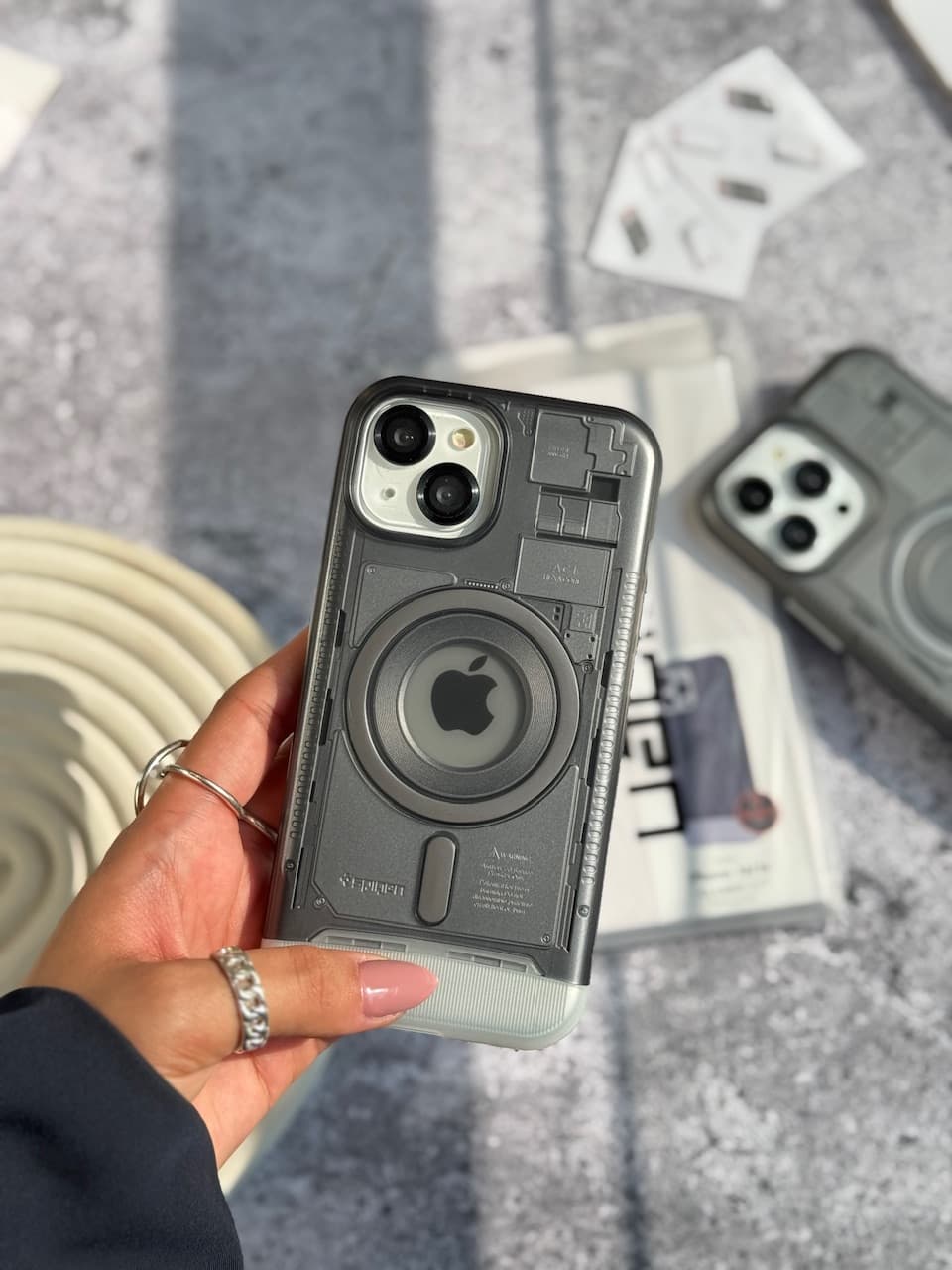 قاب آیفون (Magfit) Spigen Classic — تصویر ۲