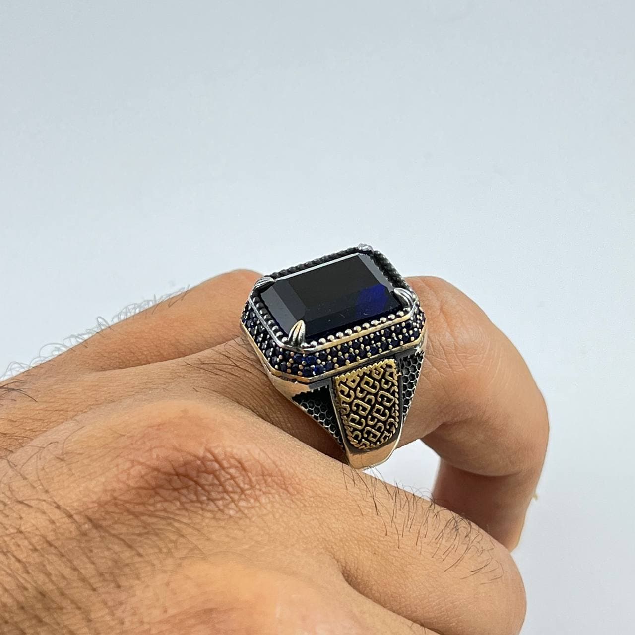 انگشتر نقره ترک با سنگ یاقوت کبود سنتتیک (AM.122) — تصویر ۴