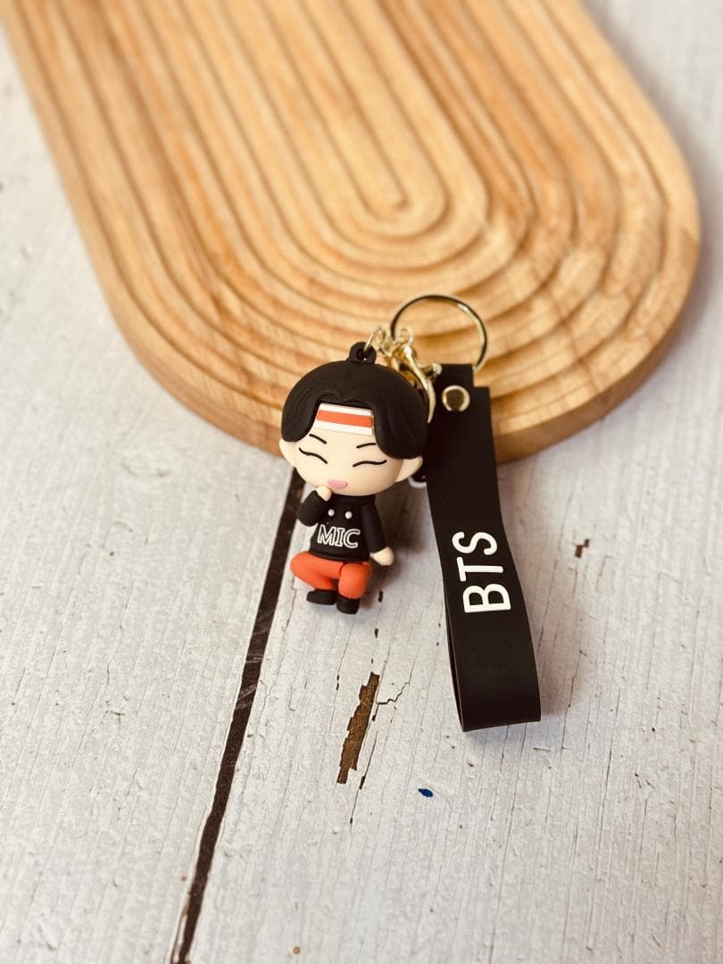جاسوئیچی اورجینال بزرگ گروه BTS کد 2629 — تصویر ۳