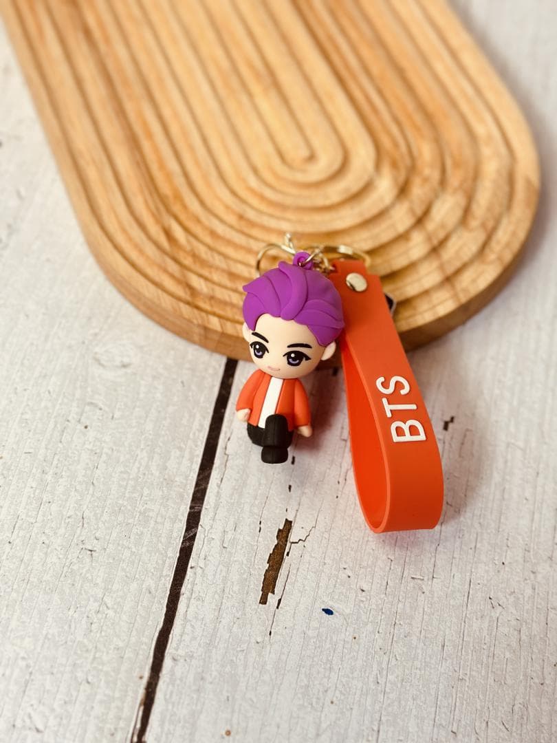 جاسوئیچی اورجینال بزرگ گروه BTS کد 2629 — تصویر ۴