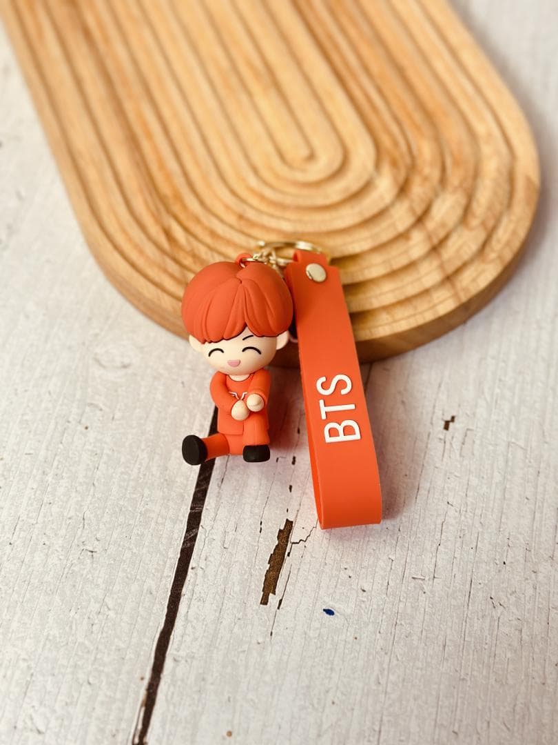 جاسوئیچی اورجینال بزرگ گروه BTS کد 2629 — تصویر ۲