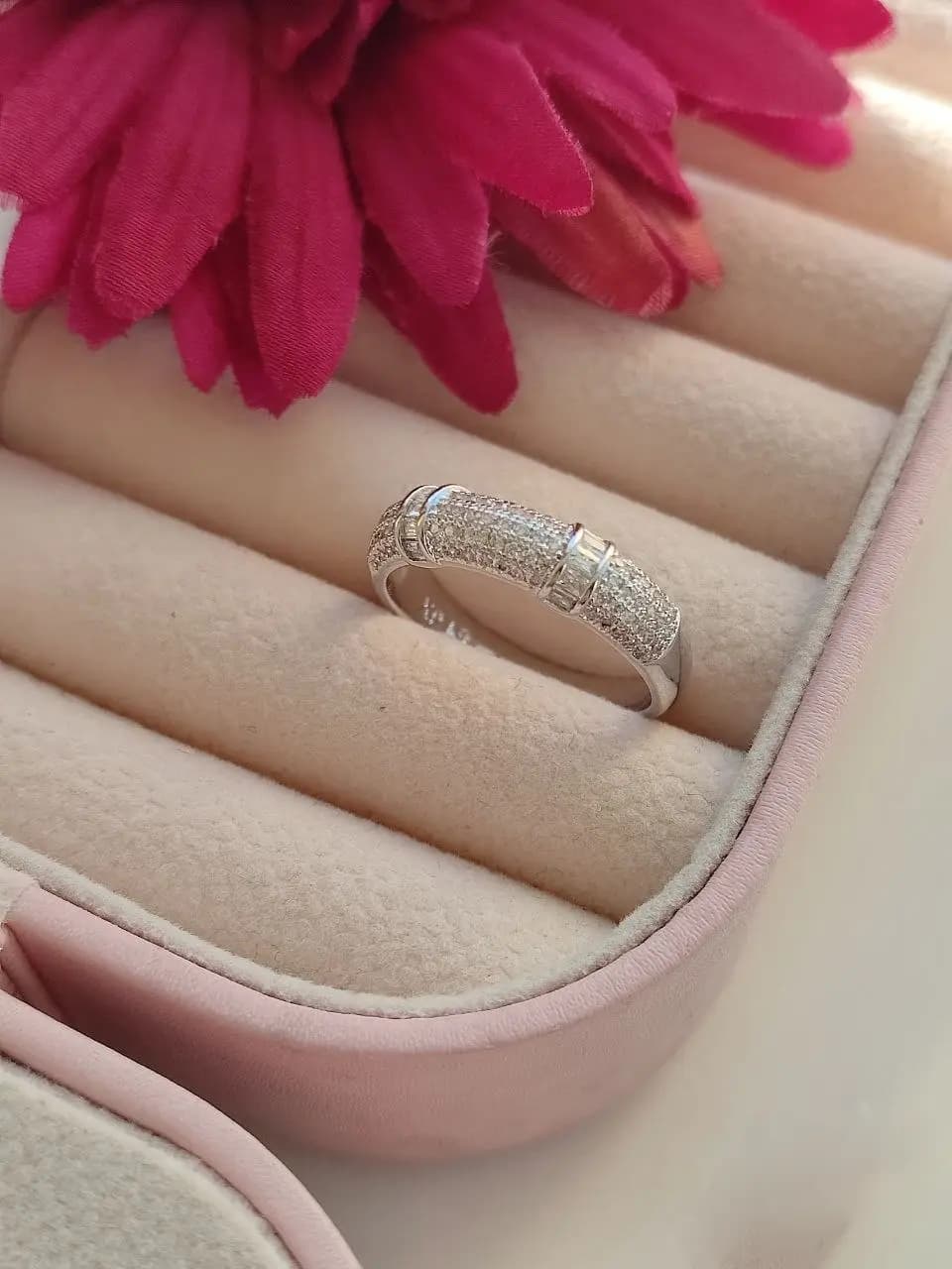 انگشتر ژوپینگ حلقه ای تمام نگین برجسته — تصویر ۳